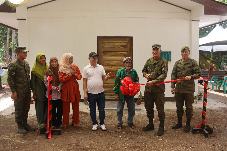 Commander 11ID witnessed the inauguration and Ribbon Cutting of the Madrasah for the Sahiron Family