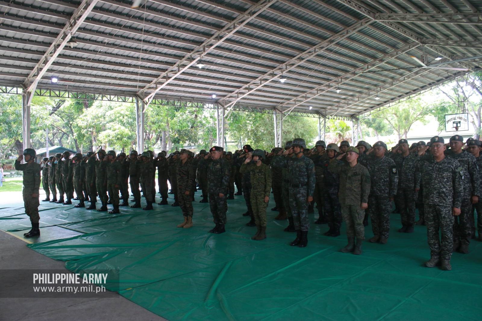 SFRA conducts a joint closing ceremony for 195 graduates of Airborne operations courses 